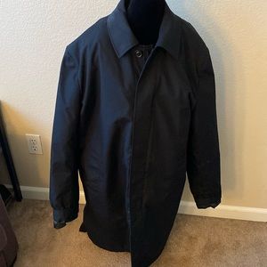 Men’s black winter quilted coat.